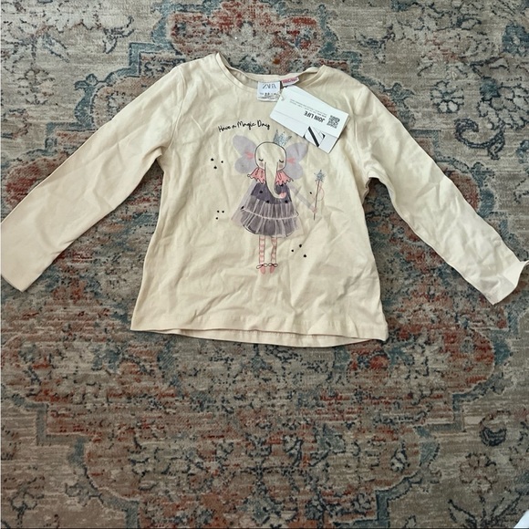 Zara Cream and White Long Sleeve Tees with Playful Graphics - Picture 4 of 5